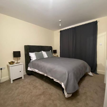 הוילה לונדון Private House With Free Park For Group Near Wembley Station מראה חיצוני תמונה