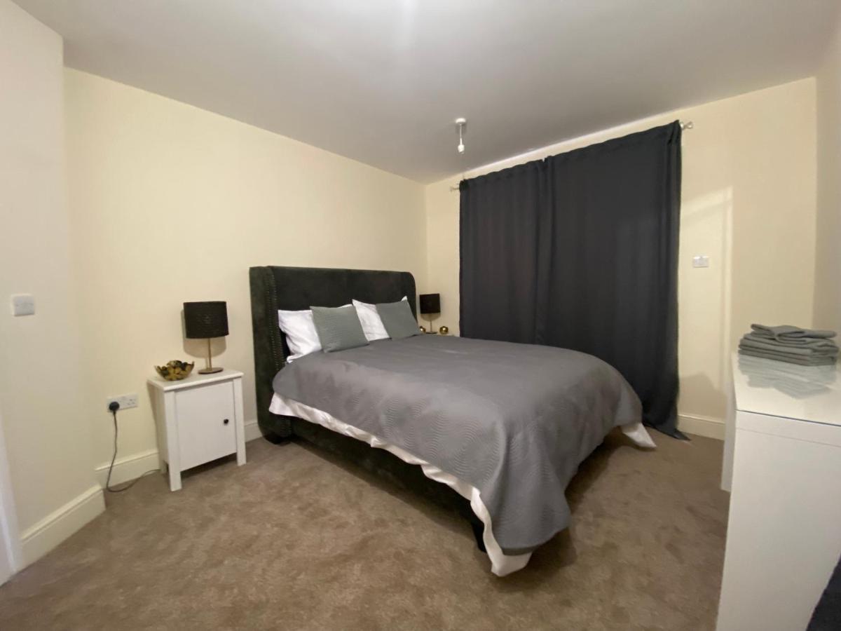 הוילה לונדון Private House With Free Park For Group Near Wembley Station מראה חיצוני תמונה