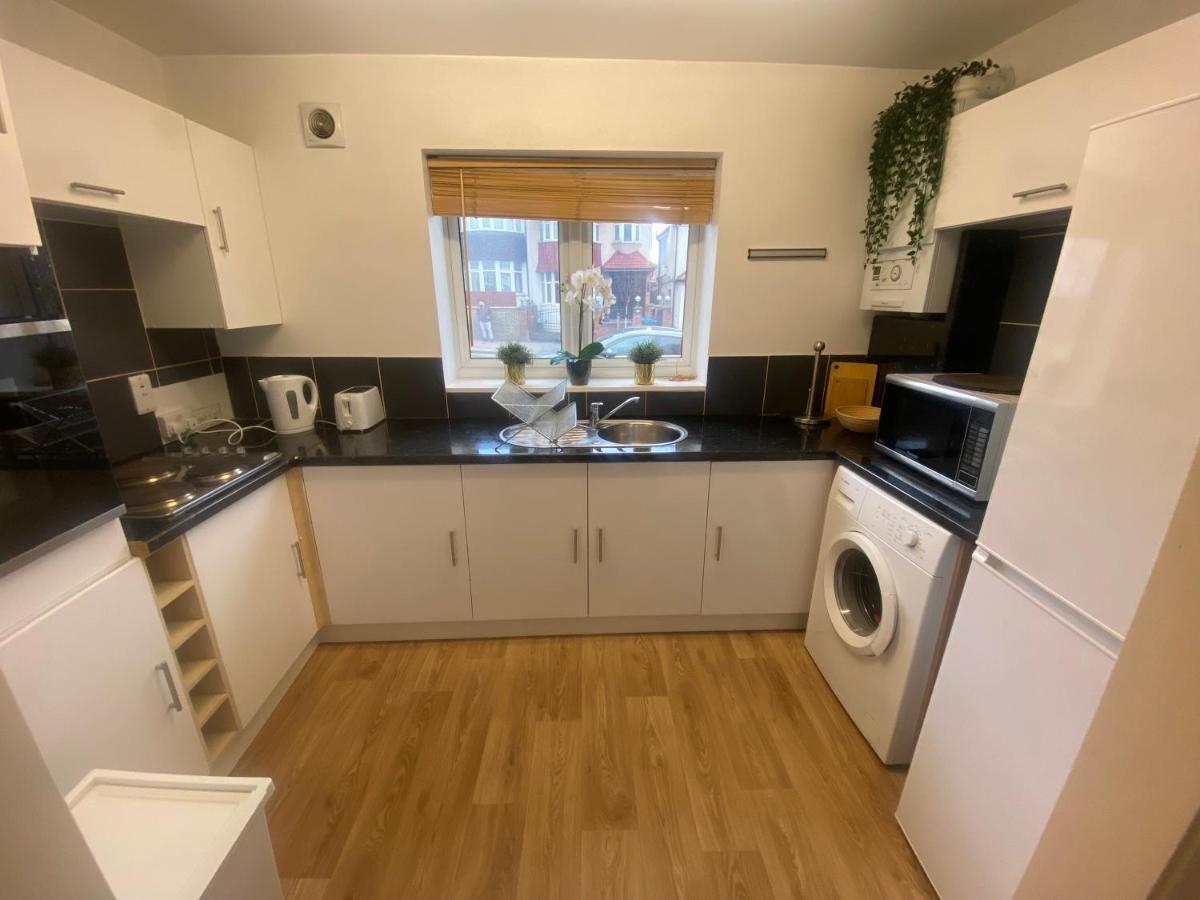 הוילה לונדון Private House With Free Park For Group Near Wembley Station מראה חיצוני תמונה