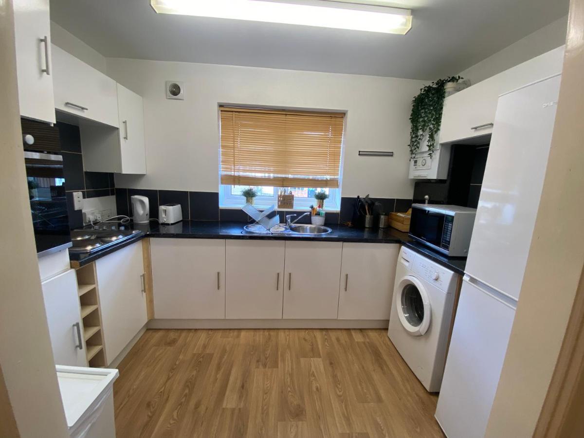 הוילה לונדון Private House With Free Park For Group Near Wembley Station מראה חיצוני תמונה