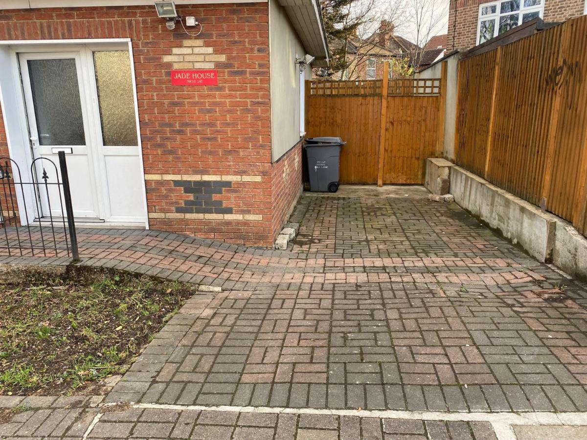 הוילה לונדון Private House With Free Park For Group Near Wembley Station מראה חיצוני תמונה